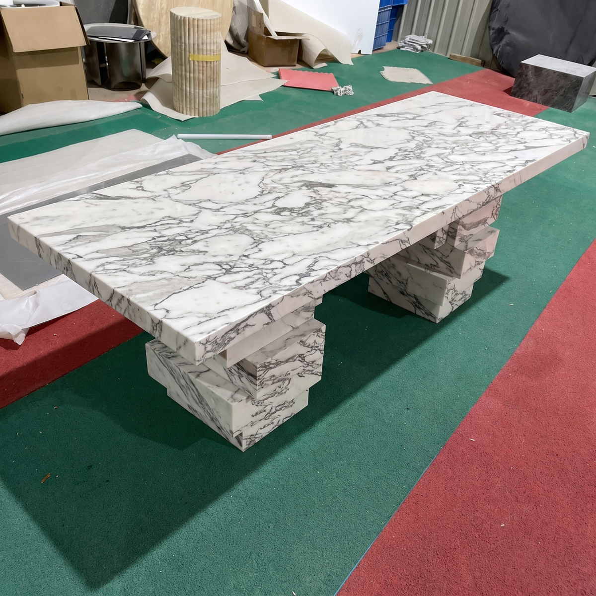 Mesa de comedor de mármol Strata